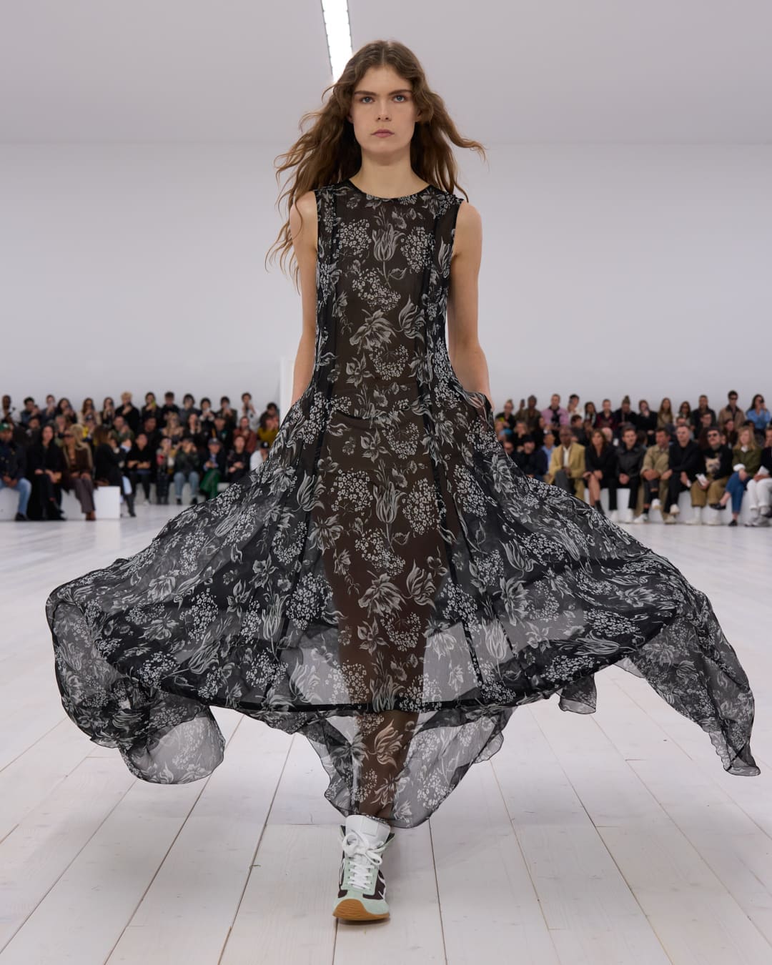 LOEWE (ISHOP様) Tagwalk: The Fashion Search Engine